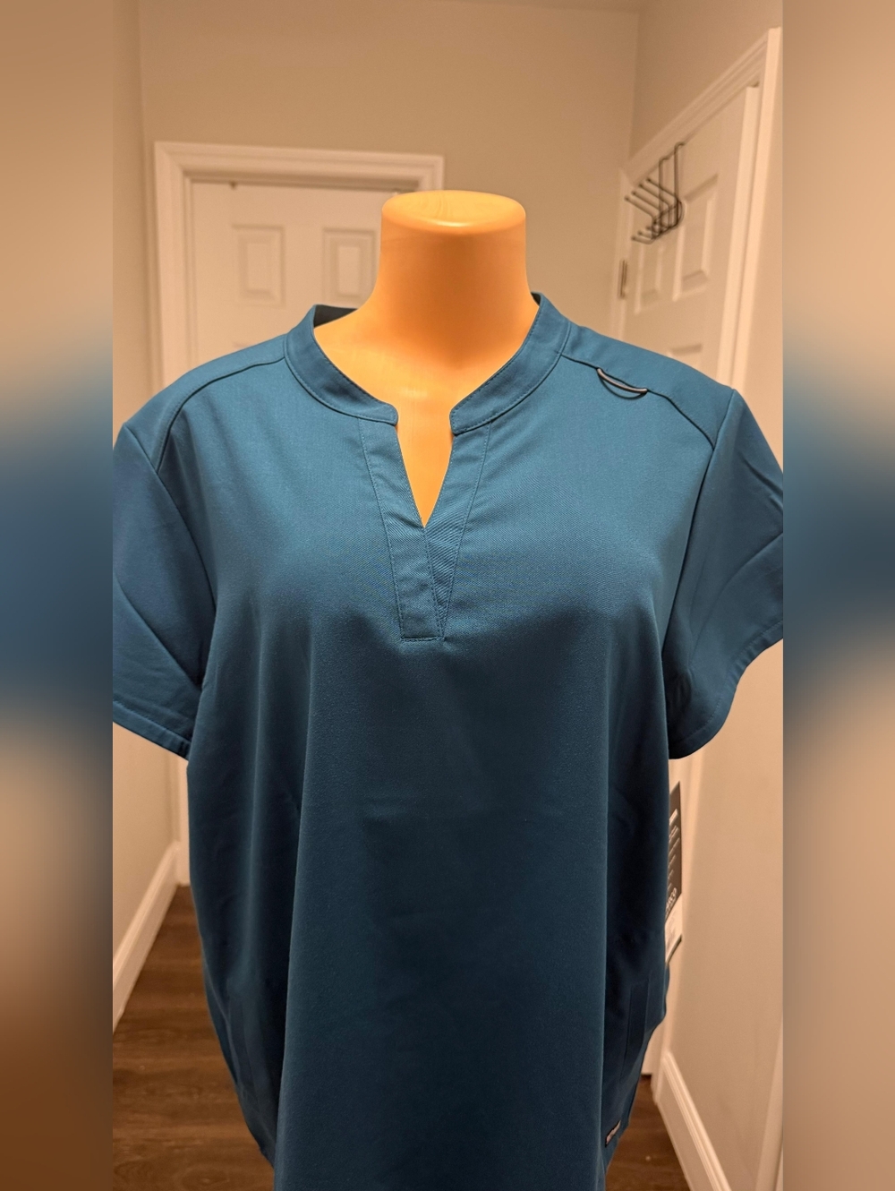 NWT GREY ANATOMY SCRUB TOP TAIL SIZE L